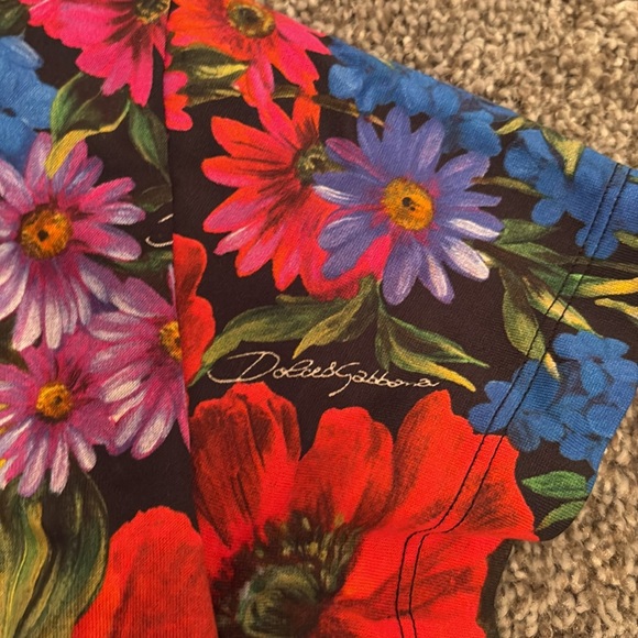Girls Dolce & Gabbana Floral Red Blue bright bold DG crop top in size 6 - Picture 4 of 4